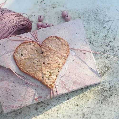 Handgeschöpftes Papier - Samenpapier Kuvert in rosa mit geschöpftem Samenpapier in Herzform