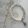 Farbe: Weiß-Silber Armband mit Quaste