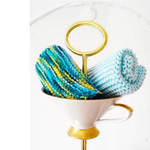 2 handgestrickte Spültücher in Etagere