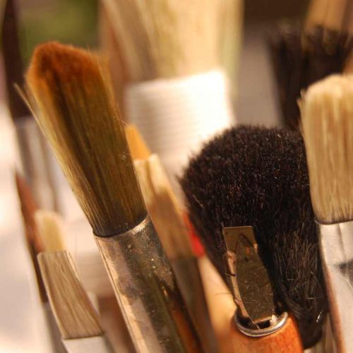 Großaufnahme meiner Pinselsammlung für Aquarelle und Acrylkunst