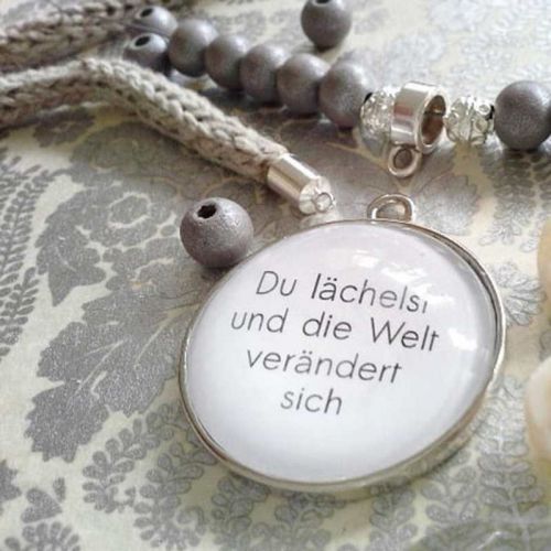 Anhänger mit Spruch - Du lächelst und die Welt verändert sich