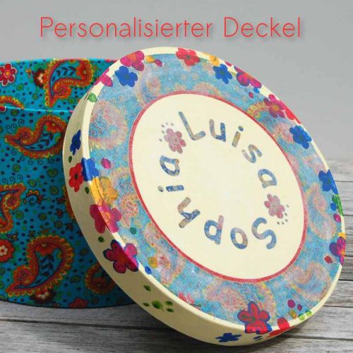 Personalisierter Deckel mit Schriftzug und Blumen für Kinderschachtel